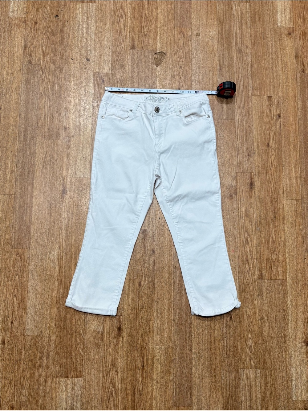 Women’s revolt White jeans